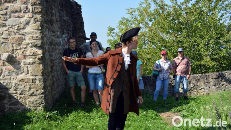 Beliebt: Die Zeitreisen auf Burg Murach, hier mit Schauspieler Daniel Adler. Bild: Florian Wein/exb