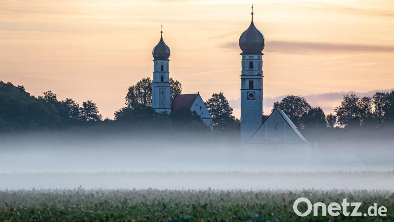 Die bayerische Staatsregierung hält eine Beendigung der staatlichen Zahlungen an die beiden großen Kirchengemeinschaften für falsch (Archivbild). Bild: Armin Weigel/dpa