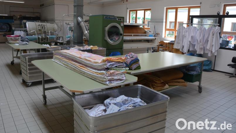 Blick in die frühere Wäscherei der Stiftland-Werkstätten in Mitterteich. Denn trotz guter Auslastung habe die Wäscherei seit vielen Jahren rote Zahlen geschrieben. Archivbild: jr