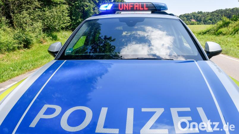 Die Polizei musste zu einem Unfall am Schießstättenweg in Amberg ausrücken. Symbolbild: Petra Hartl