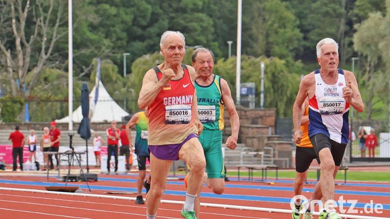 Karl Schmid gewann den Endlauf über 100 Meter und holte sich bei der Masters-WM in Göteborg damit die Goldmedaille. Insgesamt gewann Schmid drei WM-Titel. Bild: Lutwin Jungmann