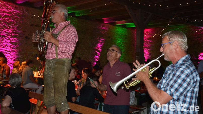Es herrschte eine prächtige Stimmung beim Weinfest. Bild: jr