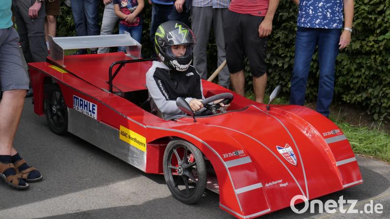 Star der Rennens 2023 war der &quot;Ferrari&quot; , liebevoll und mit viel technischem Verständnis vom Initiator selbst gebaut. Er wird es wohl auch dieses Jahr sein. Archivbild: ld