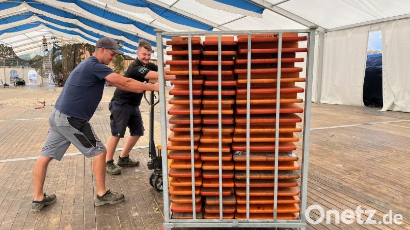 Nach vier Tagen Feststimmung heißt es nun Anpacken und Aufräumen für den Ländlichen Burschenverein Floß und Umgebung, Veranstalter der diesjährigen Flosser Kirwa. Bild: Gabi Schönberger