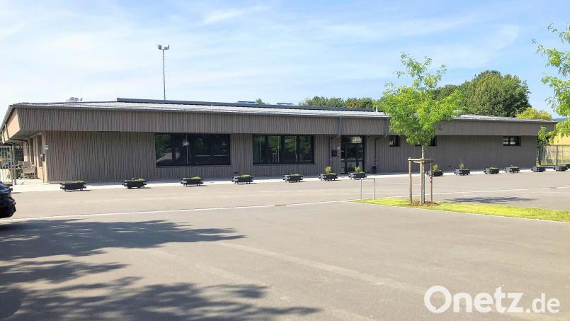 Das Sportzentrum in Wiesau (nahe der Egerstraße) hat einen neuen Betreiber gefunden: Die Emalus-Gastro-GmbH. Deren Geschäftsführer leben in Immenreuth und heißen Melanie und Bernhard Söllner. Bild: wro