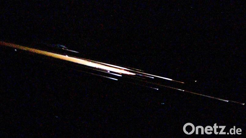 Ein Starlink-Satellit ist laut Bundesamt für Bevölkerungsschutz und Katastrophenhilfe (BBK) aus Süddeutschland sichtbar über der Schweiz in die Atmosphäre eingetreten. Bild: Tim Meyer/EHL Media/dpa