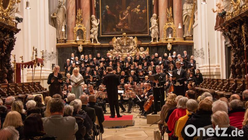 Großes Herbstkonzert mit dem Chor der Basilika Waldsassen, dem Chor Rastislav Blansko und dem Orchester Czech Virtuosi. Archivbild: Katholische Kirchenstiftung Waldsassen/exb