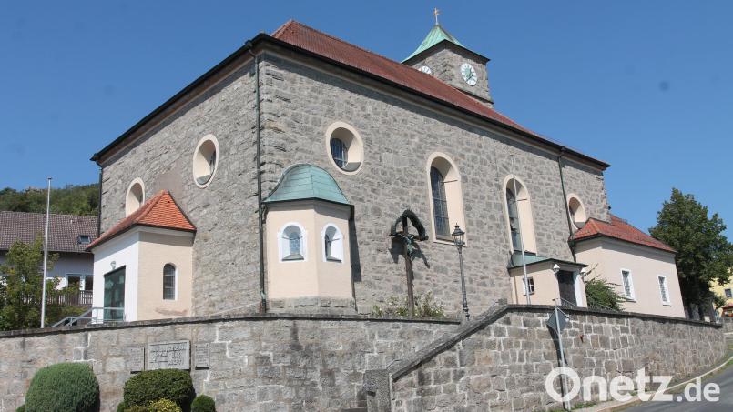 Pfarrer John Subash Vincent ist ab 1. September auch für die Pfarrei St. Pankratius Flossenbürg zuständig. Bild: pi