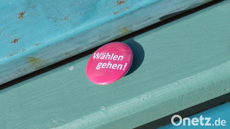 Der Arbeitsplatz muss nicht unbedingt ein neutraler Ort sein: Unternehmen dürfen sich politisch positionieren, etwa für Demokratie werben oder zur Wahl aufrufen, solange sie keinen Druck auf die Belegschaft ausüben. Bild: Bernd Settnik/dpa