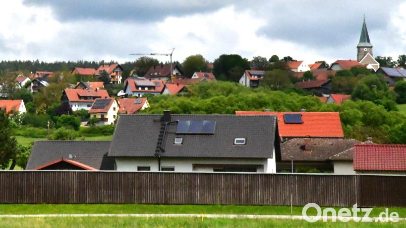 Der hochwassergefährdete Weiler Greßmühle (im Vordergrund) bekommt zweit Rückhaltedämme für Niederschlagswasser, um Überschwemmungen der Wohnhäuser zu verhindern. Archivbild: sche