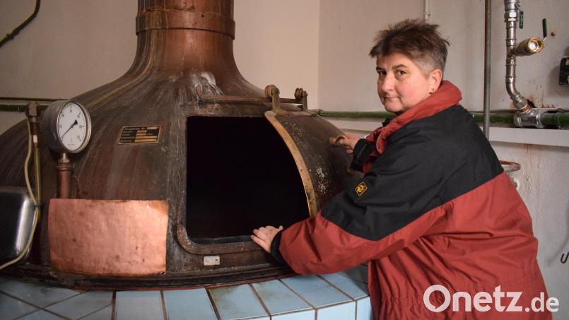 Braumeisterin Angela Riedl stellt Ende August den Betrieb ein. Die Traditionsbrauerei existierte 149 Jahre. Archivbild: szl