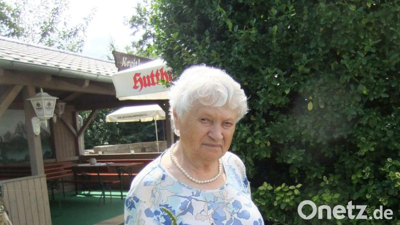 Frieda Stangl hat ihren 90. Geburtstag gefeiert. Der Singkreis Pittersberg würdigte im Schützenheim seine langjährige Sängerin. Bild: gm