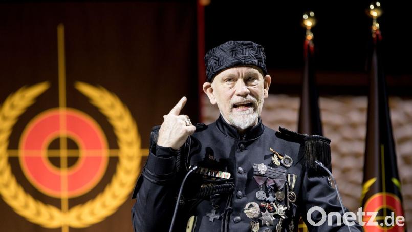 In der Hamburger Elbphilharmonie war John Malkovich in dem Stück „Just Call Me God“ zu sehen. Am 13. September ist Malkovich zu Gast in der Kongresshalle am ehemaligen Reichsparteitagsgelände. Symbolbild: Christian Charisius/dpa