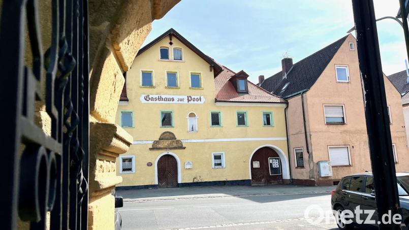 Das &quot;Gasthaus zur Post&quot; in Mantel ist den Augen der beiden Manteler eines der Problemfelder. Bild: Gabi Schönberger