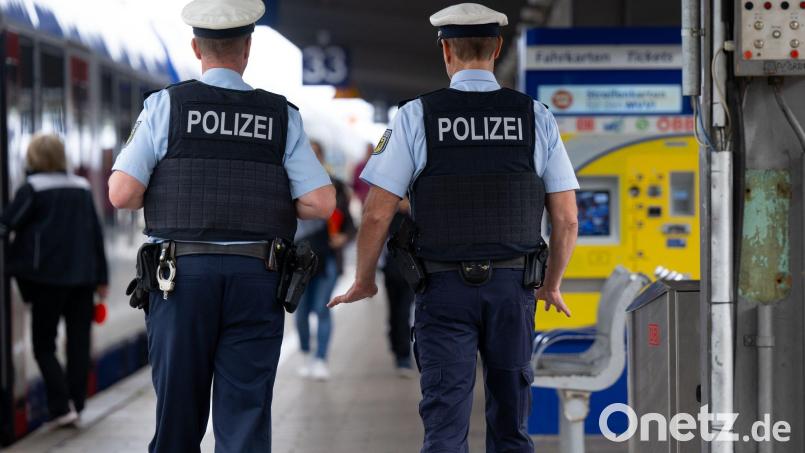 Bei einem Streit hat ein Mann am Hauptbahnhof einen Häkelnadel gezückt und damit seinen Kontrahenten bedroht. (Symbolbild) Symbolbild: Sven Hoppe/dpa