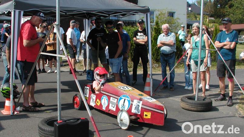 Mit einer Seifenkiste aus dem Jahr 1963 war auch ein echter Oldtimer am Start. Bild: ld