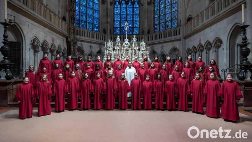 Der Mädchenchor der Regensburger Domspatzen im Dom St. Peter. Bild: Michael Vogl/exb