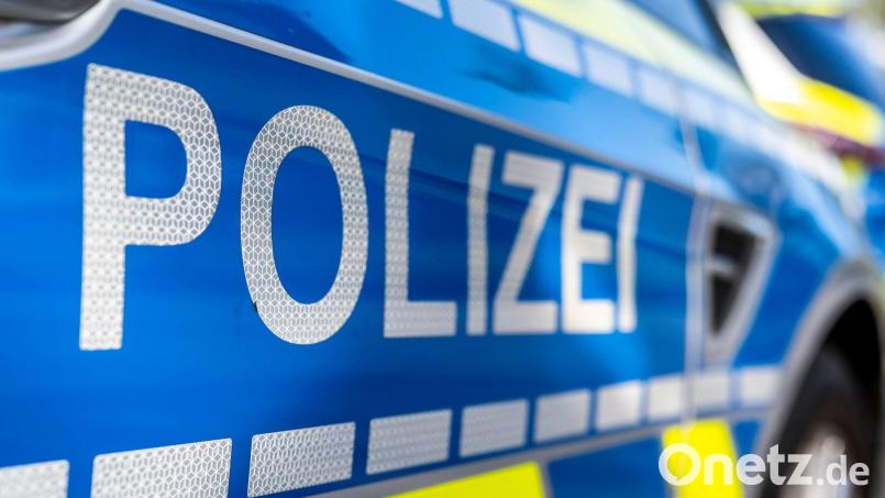Ein Fall von Unfallflucht beschäftigt die Polizei Tirschenreuth. Symbolbild: David Inderlied/dpa