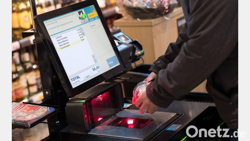 In Marktredwitz hat ein Mann versucht, Tabak und ein Mobiltelefon zu stehlen. Symbolbild: Swen Pförtner/dpa