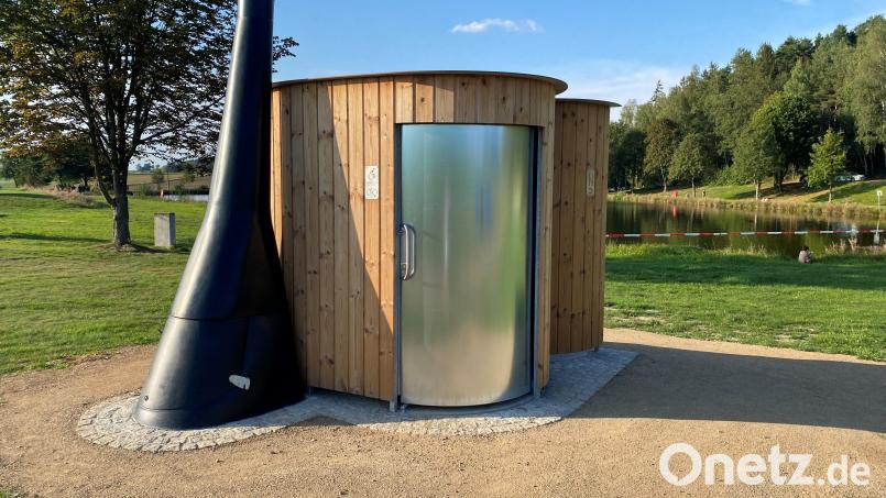 Die neue Trockentoilette soll die Attraktivität der Badestelle in Tröbes steigern und auch Wanderern die Möglichkeit bieten, die Einrichtung zu nutzen. Die Kosten belaufen sich auf rund 23.500 Euro. Die ILE Naturparkland Oberpfälzer Wald wird über das Regionalbudget voraussichtlich 10.000 Euro dazu beisteuern. Bild: gi
