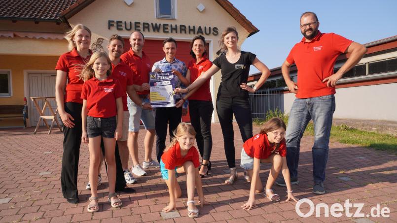 Das Organisationsteam des &quot;1. Wittschauer Sternlaufs&quot; freut sich auf den 21. September. Veranstalter ist die Feuerwehr Wittschau-Preppach mit den beiden Vorsitzenden Tobi Stangl (hinten, Dritter von links) und Susanne Guse (hinten, Dritte von rechts). Mit im Bild ist Sternlauf-Pate Eric Frenzel (Mitte). Bild: fvo