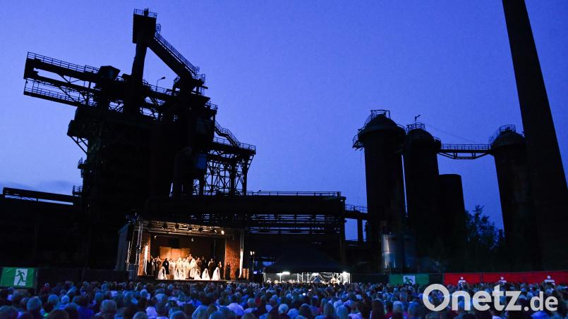 Die Verdi-Oper Nabucco auf der Plaza am Hochofen der Maxhütte in Sulzbach-Rosenberg begeisterte die Zuschauer. Bild: Petra Hartl