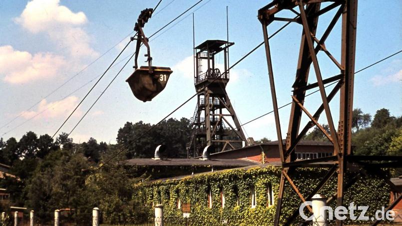 Der St.-Anna-Schacht in Sulzbach-Rosenberg lieferte bis 1974 viele tausend Tonnen Eisenerz. Heute ist der Förderturm Teil einer frei zugänglichen und 2023 neu gestalteten Erinnerungsstätte in der Straße Zum Förderturm. Archivbild: Erwin Kraus