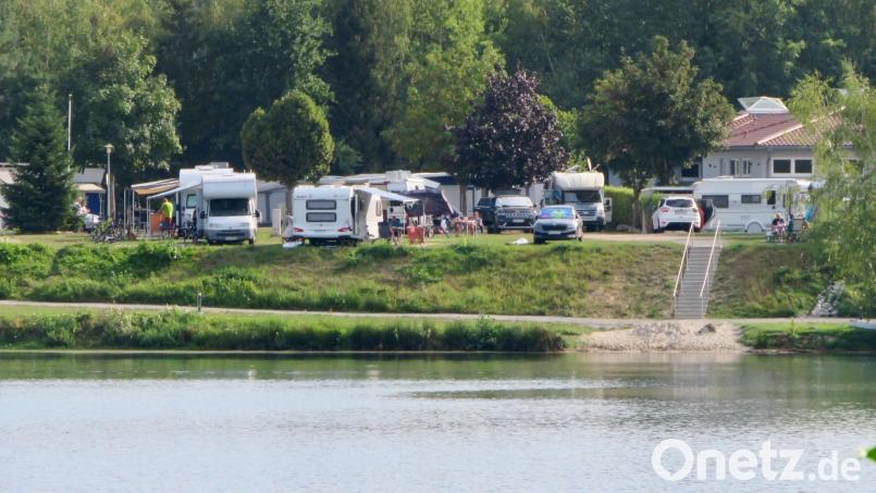Camping mit Seeblick: Seit fast 25 Jahren verfolgt die Familie Lutter am Murner See, wie sich der mobile Urlaub mit Zelt, Wohnwagen oder Wohnmobil entwickelt hat. Bild: Gerhard Götz