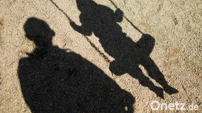 Ein Mann mit seinem E-Scooter hat sich bei Hohenfels vor drei Jungen entblößt. Symbolbild: Julian Stratenschulte / dpa