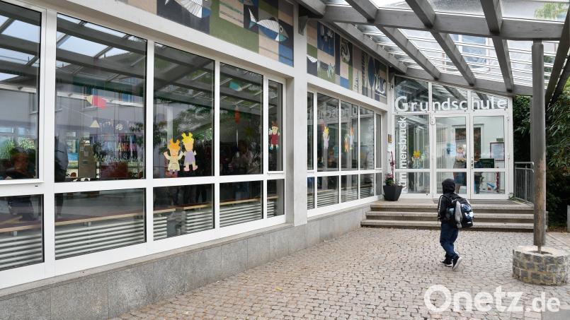 Ein Thema ist die Sanierung der Kümmersbrucker Schule schon lang – jetzt hat der Gemeinderat sie grundsätzlich beschlossen. In einem ersten Schritt geht es um die Grundschule, die auch einen Neubau bekommen soll. Bild: Petra Hartl