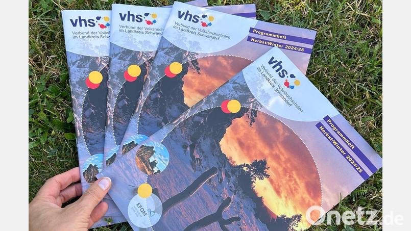Die VHS Nabburg hat ihr neues Programmheft vorgelegt. Bild: Tanja Ficht/exb