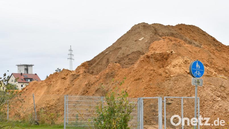Das Gelände für das künftige Einsatz-Trainingszentrum des Zolls in Kümmersbruck wird schon vorbereitet. Bild: Petra Hartl