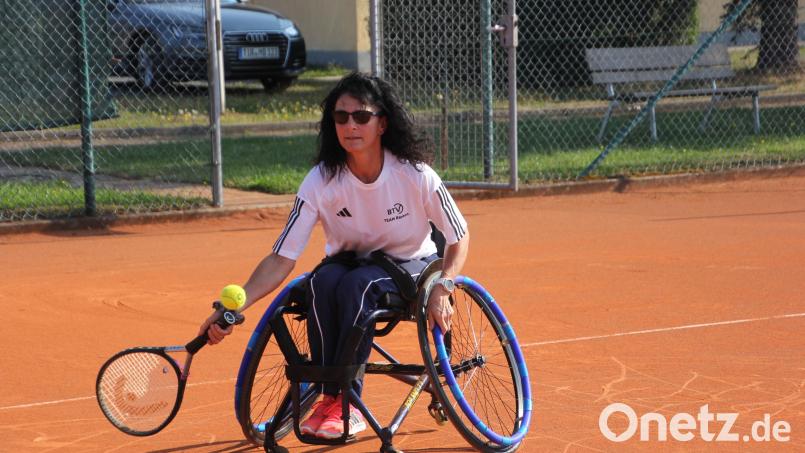 Doris Scharnagl-Lindinger spielt beim SV Mitterteich Rollstuhltennis. Bild: kro