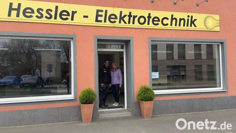 Bald wird von dem Schriftzug &quot;Hessler Elektrotechnik&quot; in Grafenwöhr in der Neuen Amberger Straße 22 nichts mehr zu sehen sein. Bild: Stefanie Roth