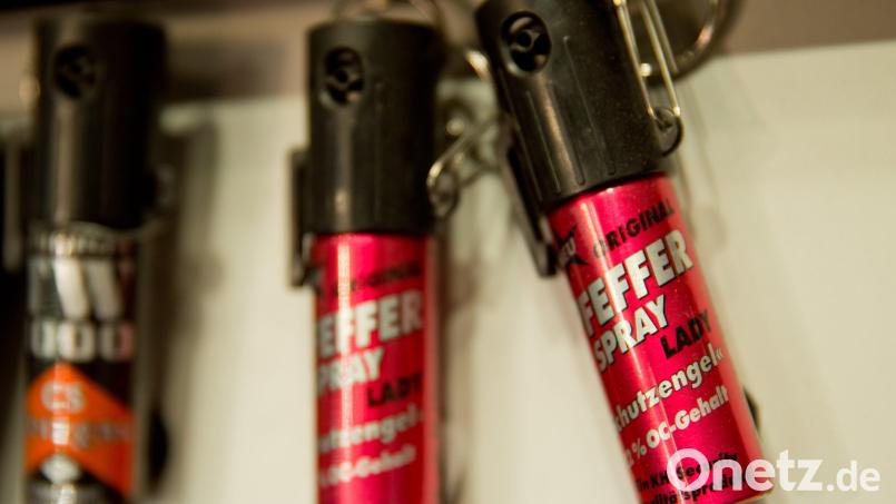 Pfefferspray kann zu nicht unerheblichen Verletzungen führen. Ein Mann aus dem Landkreis Amberg-Sulzbach wurde nach einer Attacke im Klinikum behandelt. Symbolbild: Daniel Karmann/dpa