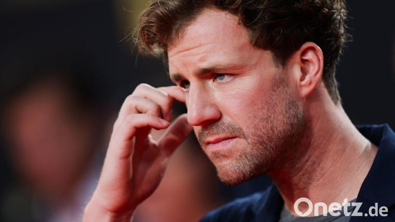 Die Hosts des Podcasts „Die Deutschen“ stellen sich hinter den in der Kritik stehenden Luke Mockridge. (Archivbild) Bild: Rolf Vennenbernd/dpa