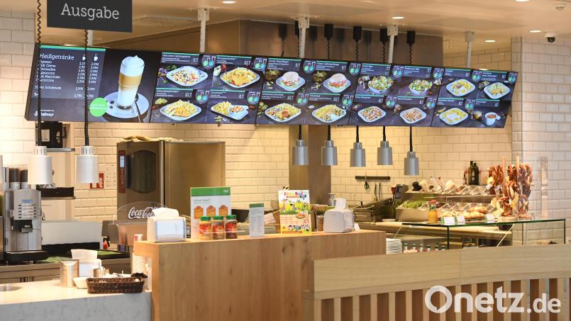 Ein ADAC-Test von 40 Rastanlagen zeigt: Wer das an einer Rastanlage entlang deutscher Autobahnen macht, findet zuweilen eine durchwachsene Gastfreundlichkeit, hohe Preise und Nachlässigkeiten bei den sanitären Anlagen vor. Bild: Stefan Sauer