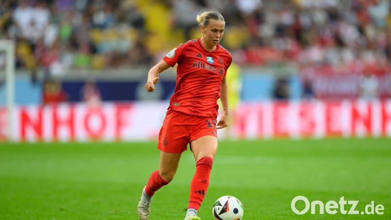 Bayerns Klara Bühl trifft per Doppelpack beim Sieg gegen RB Leipzig. Bild: Robert Michael/dpa