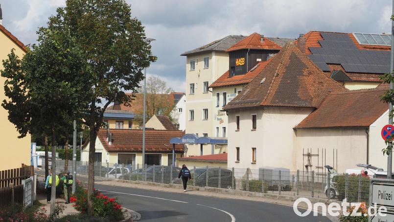 Der wuchtige Anbau an der Rückseite des ehemaligen Hotels Goldner Löwe (Bildmitte) wird vermutlich noch in diesem Winter abgerissen. Bild: kek