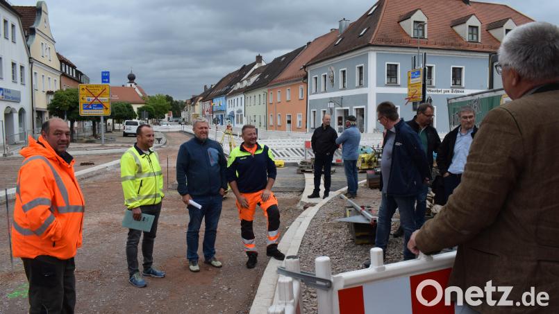 Nach diesem Wochenende gehört die Baustelle &quot;Haas-Kreuzung&quot; der Vergangenheit an. Der Bau- und Umweltausschuss macht sich ein Bild vom Baufortschritt. Bild: bnr