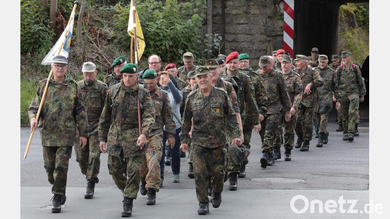 Hier ein Bild vom Marsch der Verbundenheit des bayerischen Reservistenverbandes in Sulzbach-Rosenberg. Die Veranstaltung soll die öffentliche Aufmerksamkeit auf die Leistungen und die laufend steigenden Anforderungen der Bundeswehr lenken. Bild: Wolfgang Steinbacher