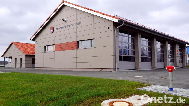 Das neue Feuerwehrgerätehaus im Gewerbegebiet West, an der Straße Droiacker, wird am Wochenende mit sehr viel Leben erfüllt. Viel Prominenz wird am Samstag zur Einweihung erwartet und am Sonntag belebt ein umfangreiches Programm. Bild: bkr