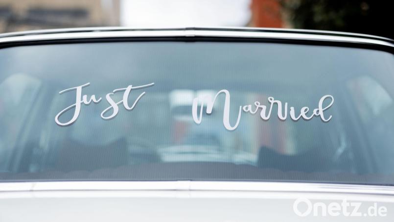 Ein Unfall im Brautauto - Glück im Unglück hatte ein frisch vermähltes Paar in Oberbayern. (Symbolbild) Bild: Rolf Vennenbernd/dpa