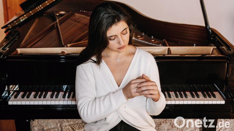 Sophie Pacini eröffnet am 22. September die Saison im Amberger Stadttheater gemeinsam mit dem Württembergischen Kammerorchester Heilbronn. Bild: Anastasia Doskal