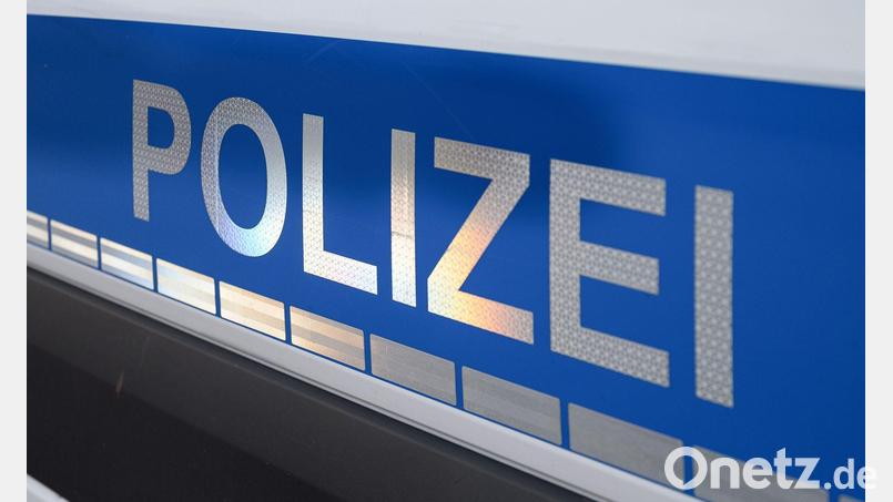Ein bislang unbekannter Täter hat in der Nacht auf Samstag einen Reifen eines Firmenfahrzeuges in Schachten bei Bad Neualbenreuth beschädigt. Symbolbild: Daniel Vogl/dpa