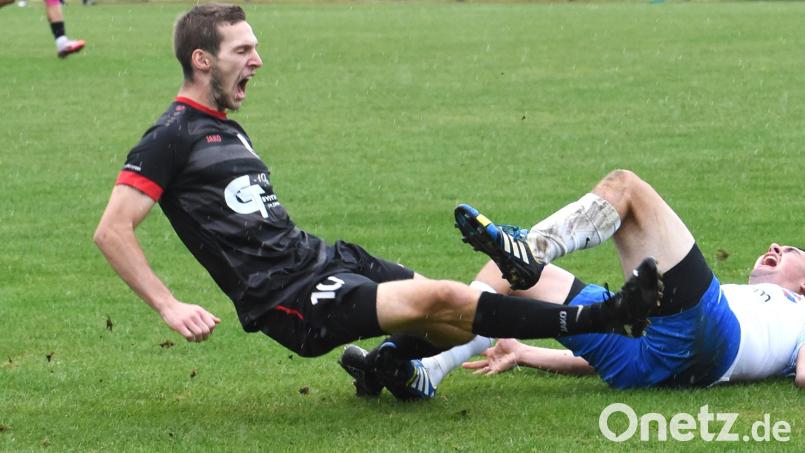 Zwischen dem VfB Rothenstadt (dunkle Trikots) und dem FC Vorbach ging es am Sonntag ordentlich zur Sache. Bild: Büttner