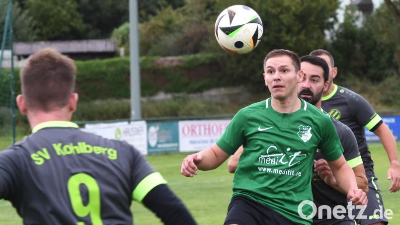 Die Durststrecke des SV Kohlberg in der Kreisliga Süd ist vorbei: Nachdem man zuletzt am ersten Spieltag gewinnen konnte, besiegte die Mannschaft von Trainer Philipp Siegert am Sonntag den direkten Konkurrenten ASV Haselmühl. Bild: Büttner