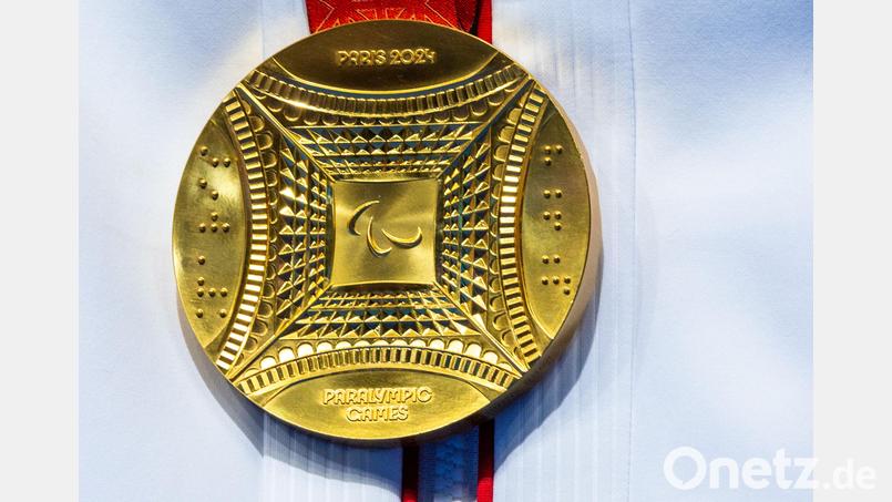 Eine Goldmedaille der Paralympics von Paris Symbolbild: Jens Büttner/dpa