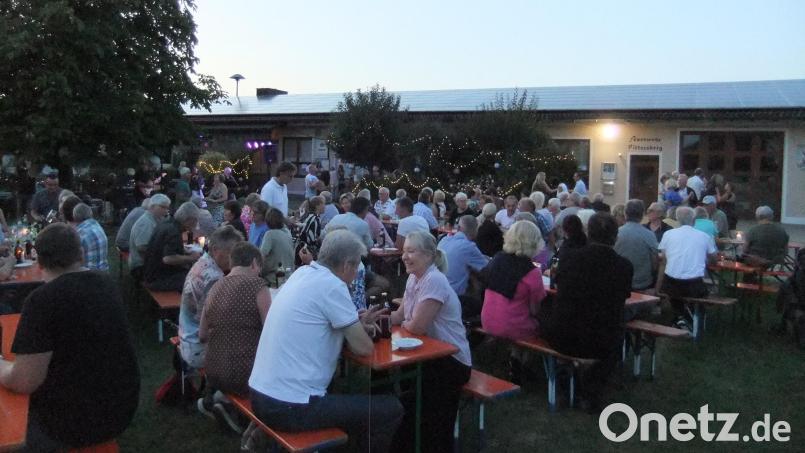 Gut 200 Besucher waren zum Open-Air in Pittersberg gekommen und wurden bestens unterhalten. Bild: gm