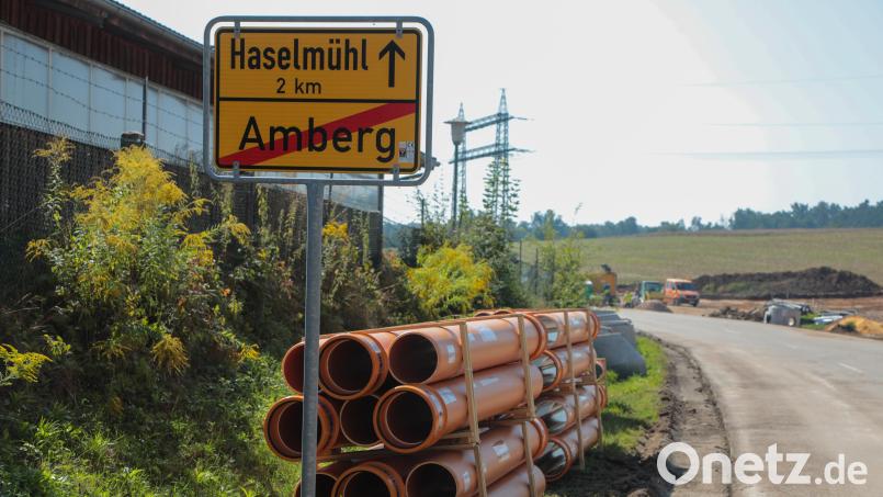 An der Ortsgrenze von Amberg und Haselmühl (Kümmersbruck) beginnen jetzt die Straßenbauarbeiten für die Kümmersbrucker Westumgehung. Bild: Wolfgang Steinbacher